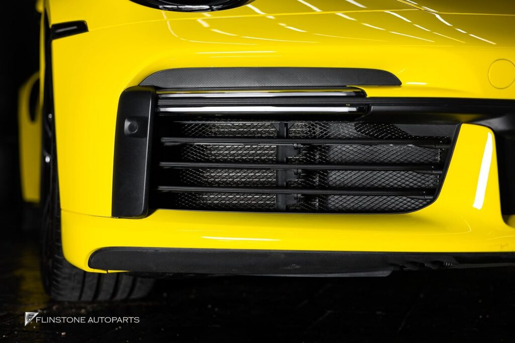 PORSCHE 992 TURBO S 安装前保险杠中网