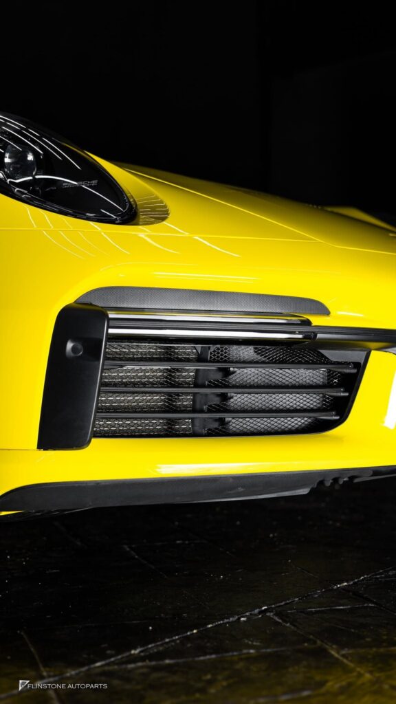 PORSCHE 992 TURBO S 安装前保险杠中网