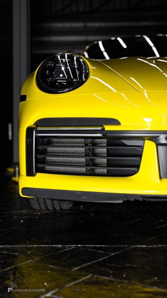 PORSCHE 992 TURBO S 安装前保险杠中网