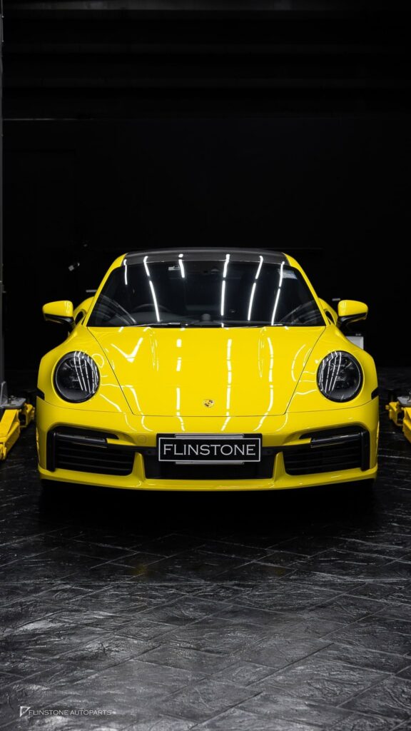 PORSCHE 992 TURBO S 安装前保险杠中网