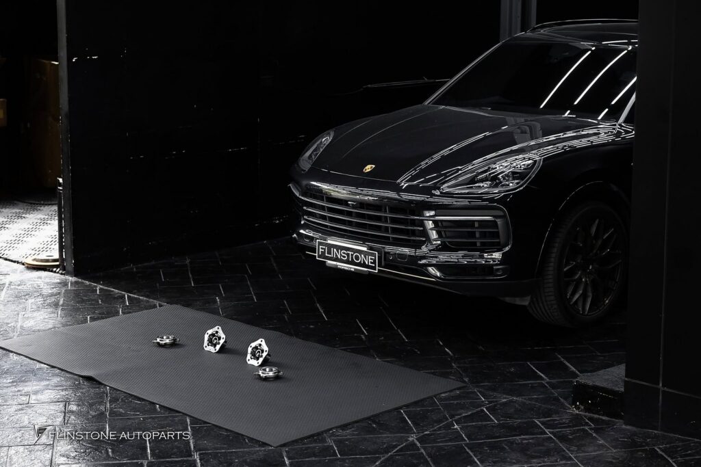 PORSCHE Cayenne E3 คืนสมรรถนะการขับขี่: การเปลี่ยนชิ้นส่วนใหม่จะช่วยให้ล้อหมุนได้อย