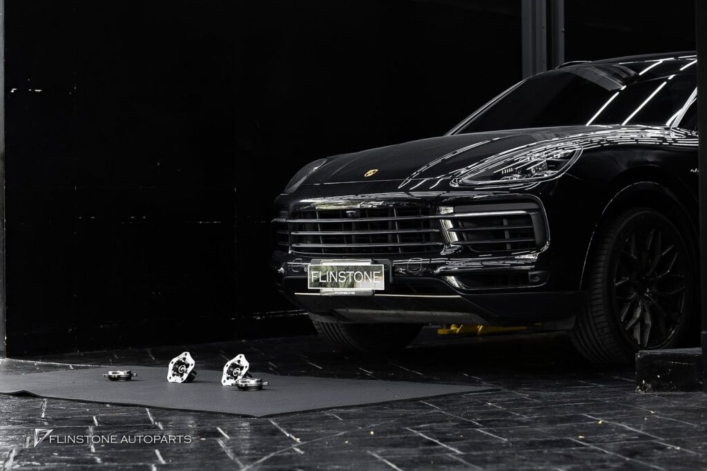 PORSCHE Cayenne E3 คืนสมรรถนะการขับขี่: การเปลี่ยนชิ้นส่วนใหม่จะช่วยให้ล้อหมุนได้อย
