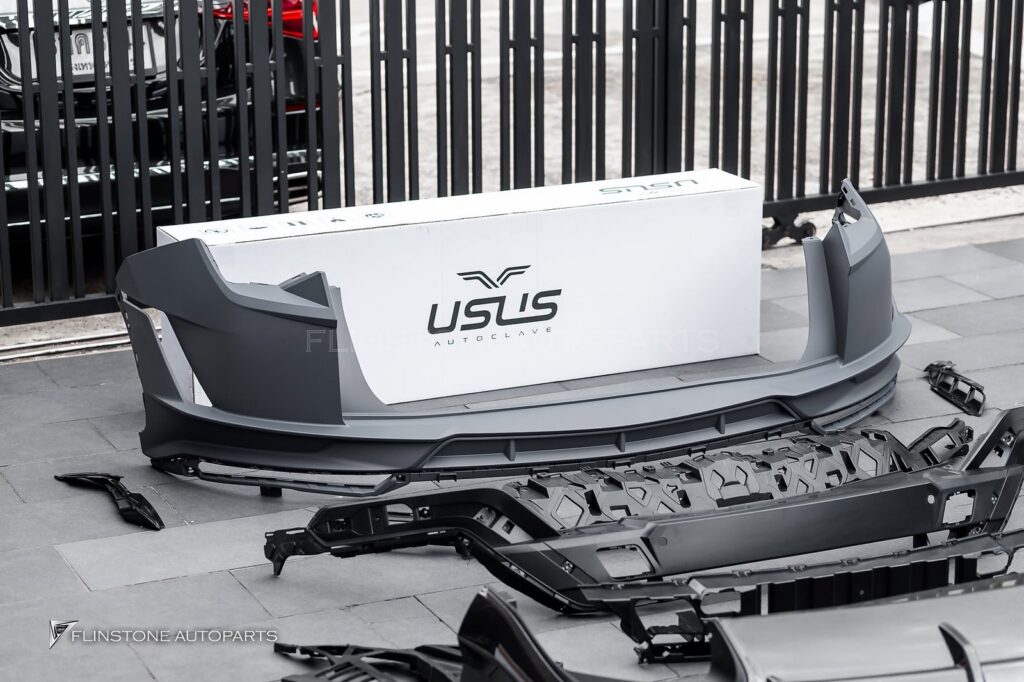 LAMBORGHINI URUS getting ready to fit the body kit Performante all round with parts