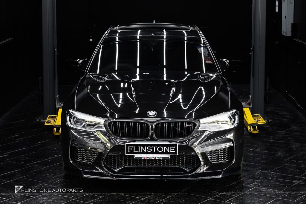 ลิ้นหน้าสีดำเงาสำหรับ BMW F90 M5