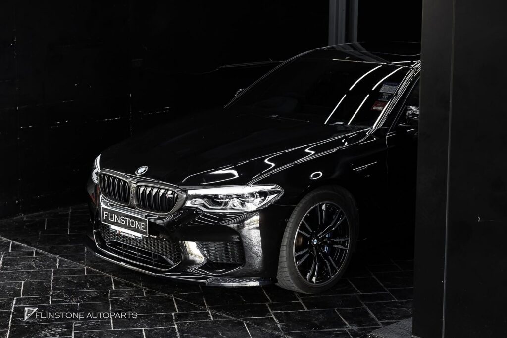 ลิ้นหน้าสีดำเงาสำหรับ BMW F90 M5