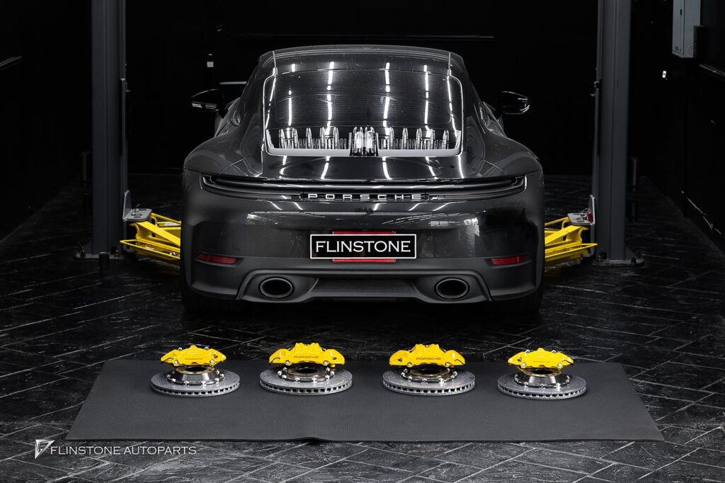 PORSCHE 比普通钢制刹车更轻减轻负荷增加灵活