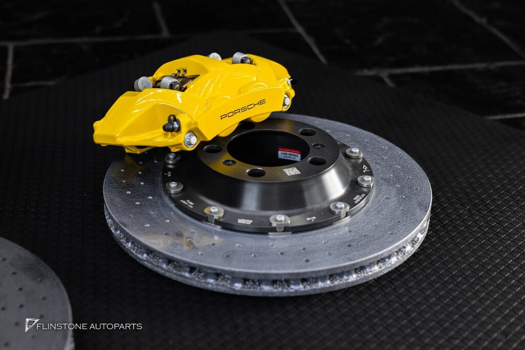 PORSCHE 比普通钢制刹车更轻减轻负荷增加灵活