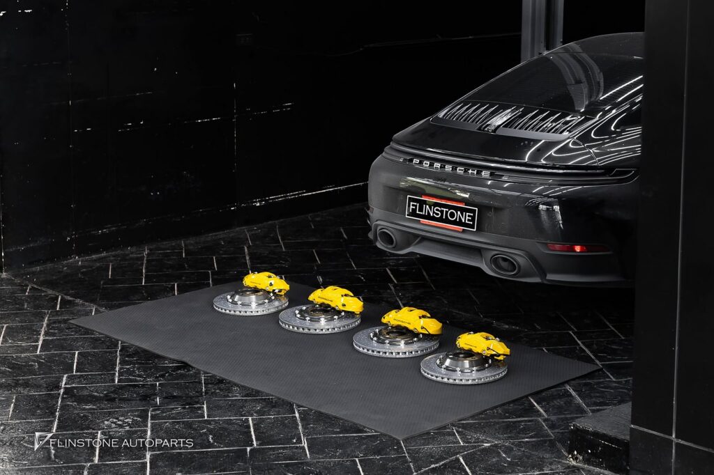 PORSCHE 比普通钢制刹车更轻减轻负荷增加灵活