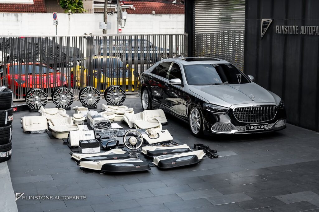 Mercedes-Benz W221 S-Class 内饰更换 S-Class 年 2009 改为年款 2025 MAYBACH Look 拍摄