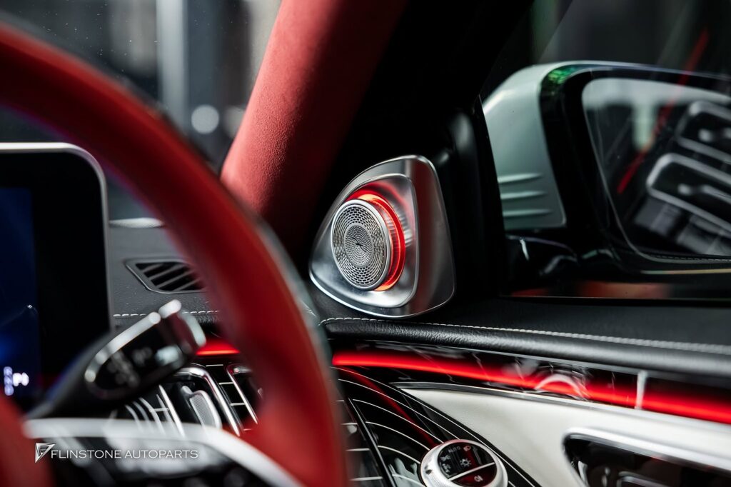 Mercedes-Benz W221 S-Class 内饰更换 S-Class 年 2009 改为年款 2025 MAYBACH Look 拍摄