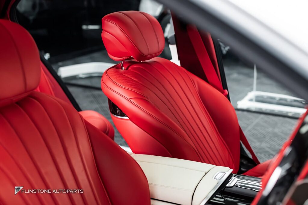 Mercedes-Benz W221 S-Class 内饰更换 S-Class 年 2009 改为年款 2025 MAYBACH Look 拍摄