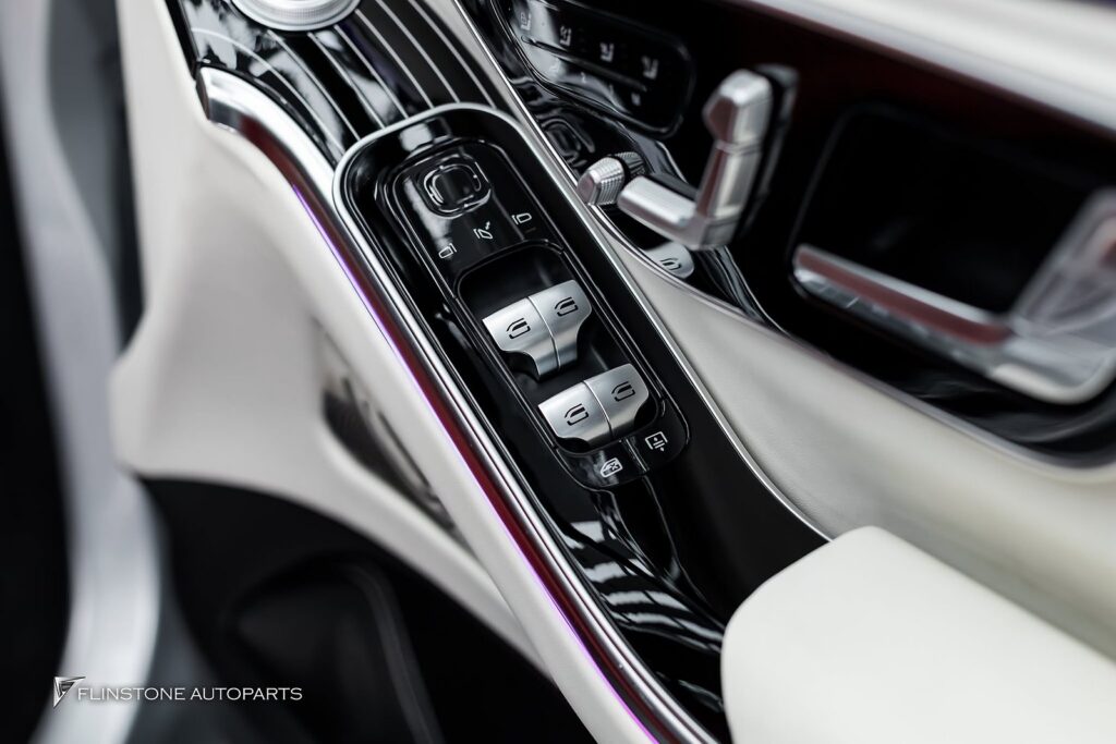 Mercedes-Benz W221 S-Class 内饰更换 S-Class 年 2009 改为年款 2025 MAYBACH Look 拍摄