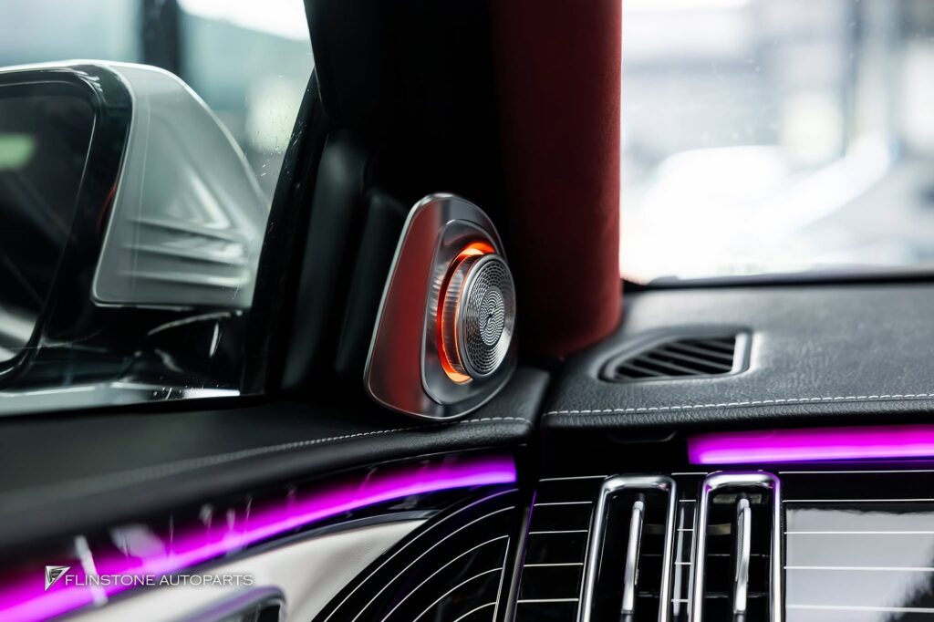 Mercedes-Benz W221 S-Class 内饰更换 S-Class 年 2009 改为年款 2025 MAYBACH Look 拍摄