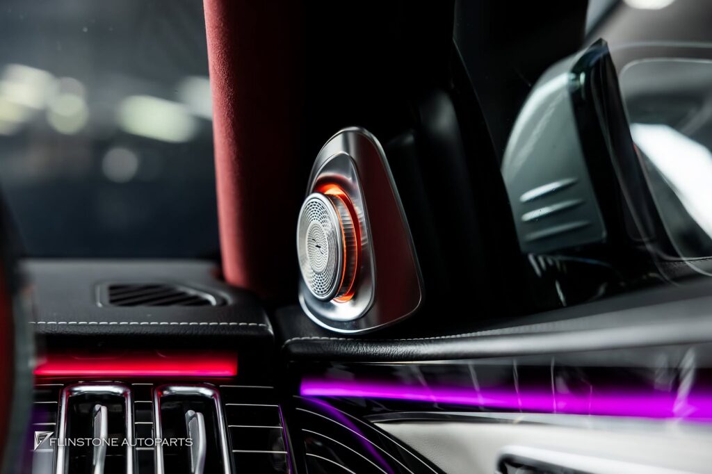 Mercedes-Benz W221 S-Class 内饰更换 S-Class 年 2009 改为年款 2025 MAYBACH Look 拍摄