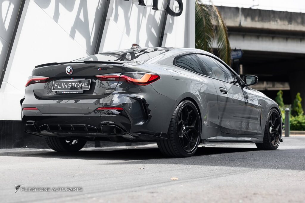 BMW G22 – G26 – G82 M4 3D Black Front Grile + 3D Black Side Skirt