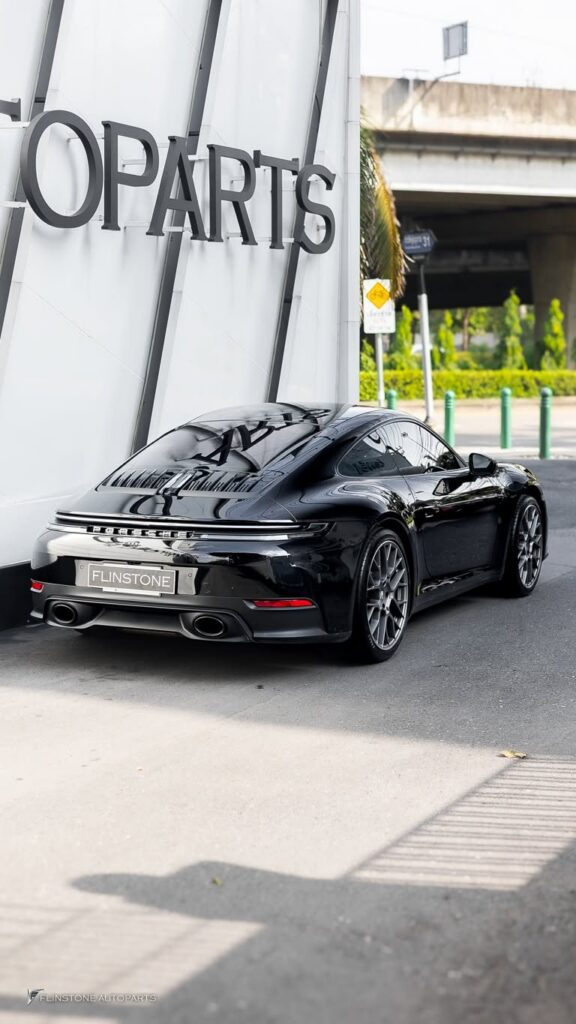 PORSCHE 992 2025+ สมรรถนะการเบรกสูงสุด (Superior Braking Performance): ให้ระยะเบรก