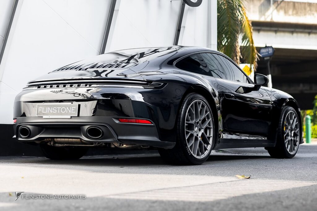 PORSCHE 992 2025+ สมรรถนะการเบรกสูงสุด (Superior Braking Performance): ให้ระยะเบรก