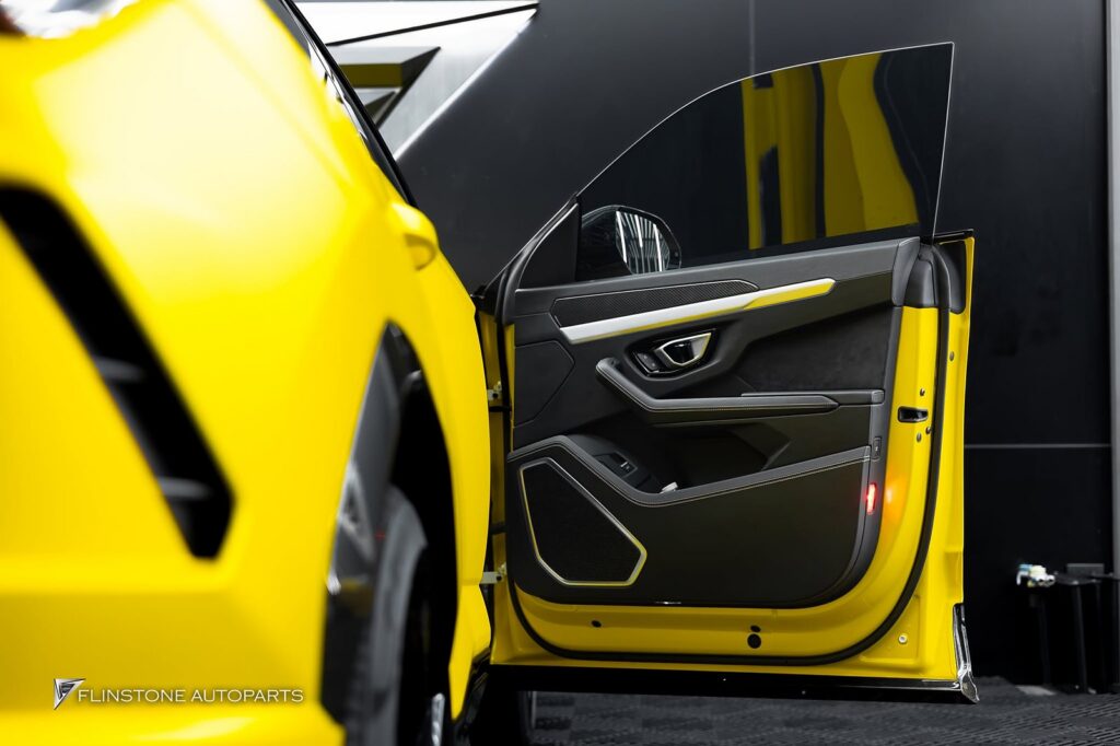 LAMBORGHINI URUS FULL WRAP ของจริงยันประตูและโครงรถ