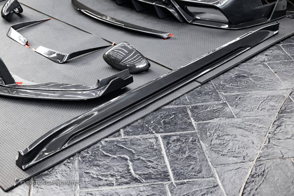 first genuine body kit for PORSCHE 976 Panamera chose carbon parts from