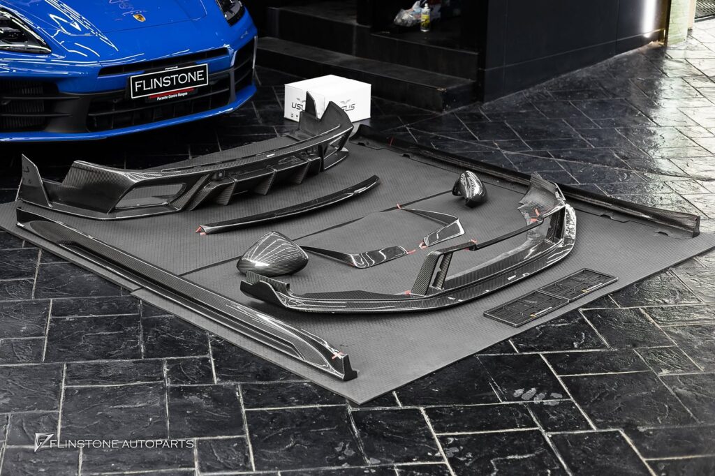 first genuine body kit for PORSCHE 976 Panamera chose carbon parts from