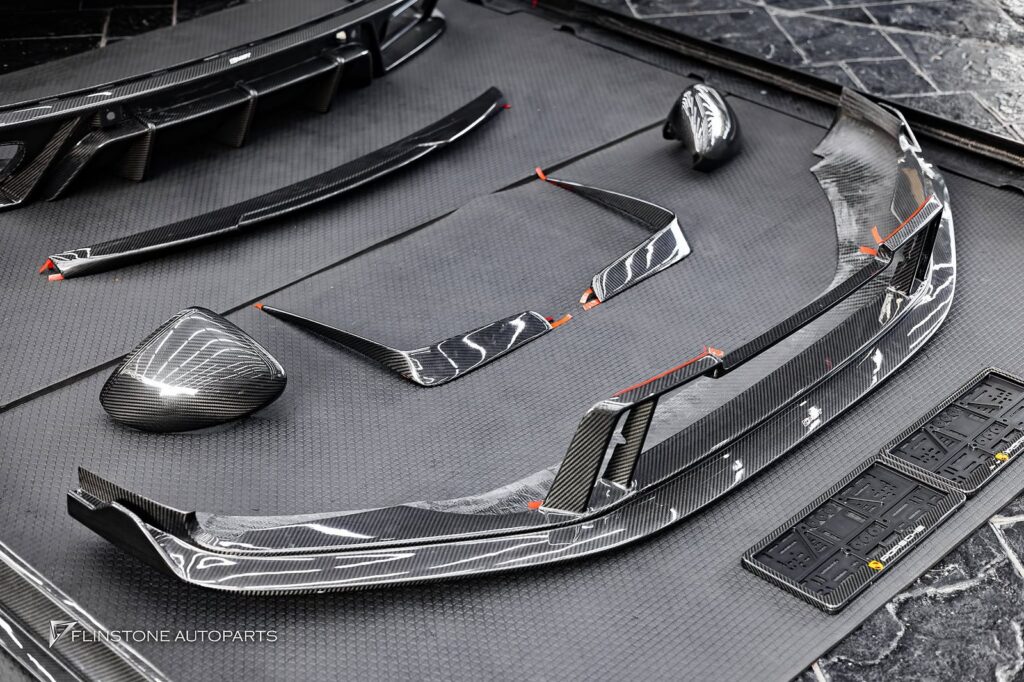 first genuine body kit for PORSCHE 976 Panamera chose carbon parts from