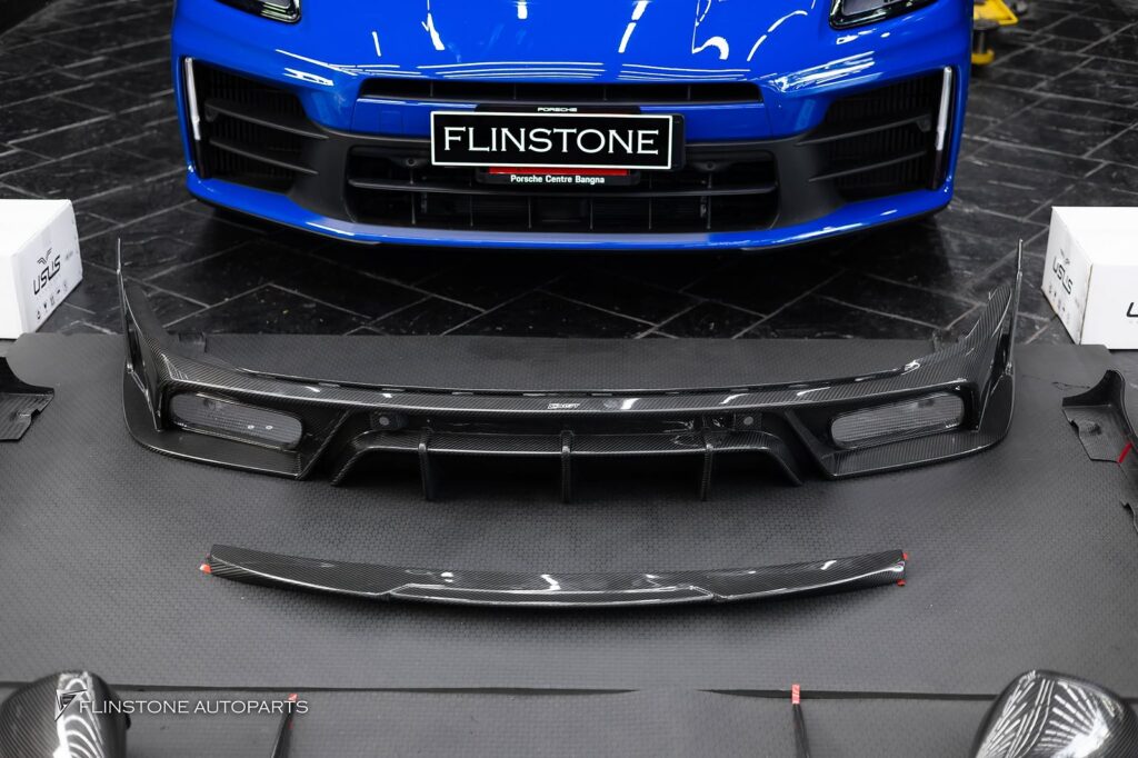 first genuine body kit for PORSCHE 976 Panamera chose carbon parts from