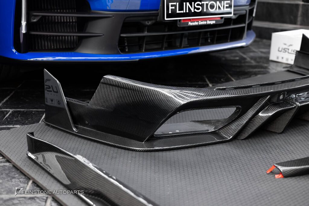 first genuine body kit for PORSCHE 976 Panamera chose carbon parts from