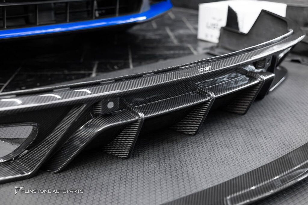 first genuine body kit for PORSCHE 976 Panamera chose carbon parts from