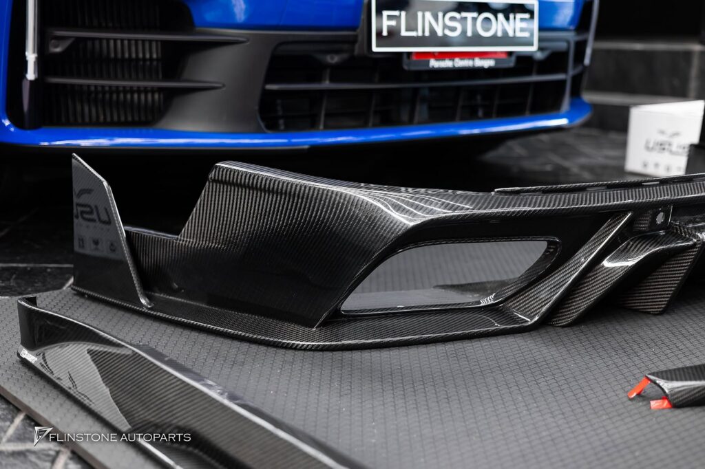 first genuine body kit for PORSCHE 976 Panamera chose carbon parts from