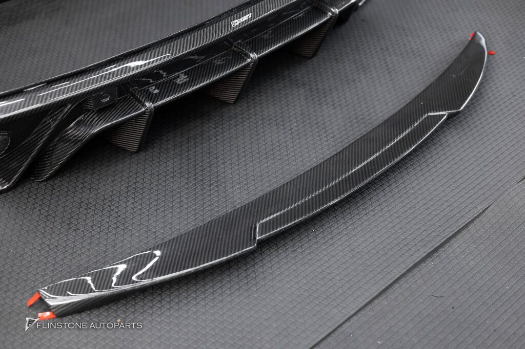 first genuine body kit for PORSCHE 976 Panamera chose carbon parts from