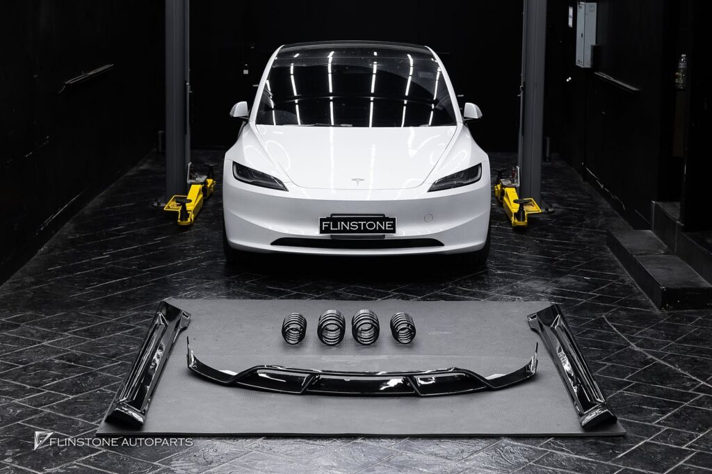 TESLA Model 3 安装正品改装套件 CMST 亮黑配弹簧，来自 EI