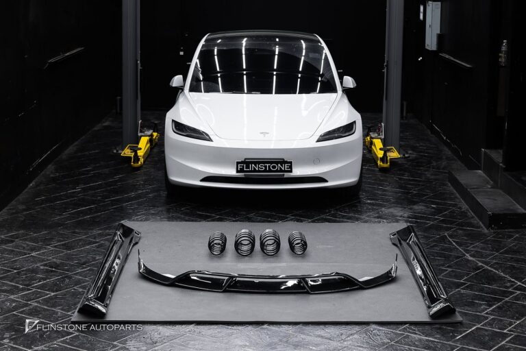 TESLA Model 3 ติดตั้งชุดแต่งแท้ CMST สีดำเงาพร้อมด้วยสปริงจาก EI