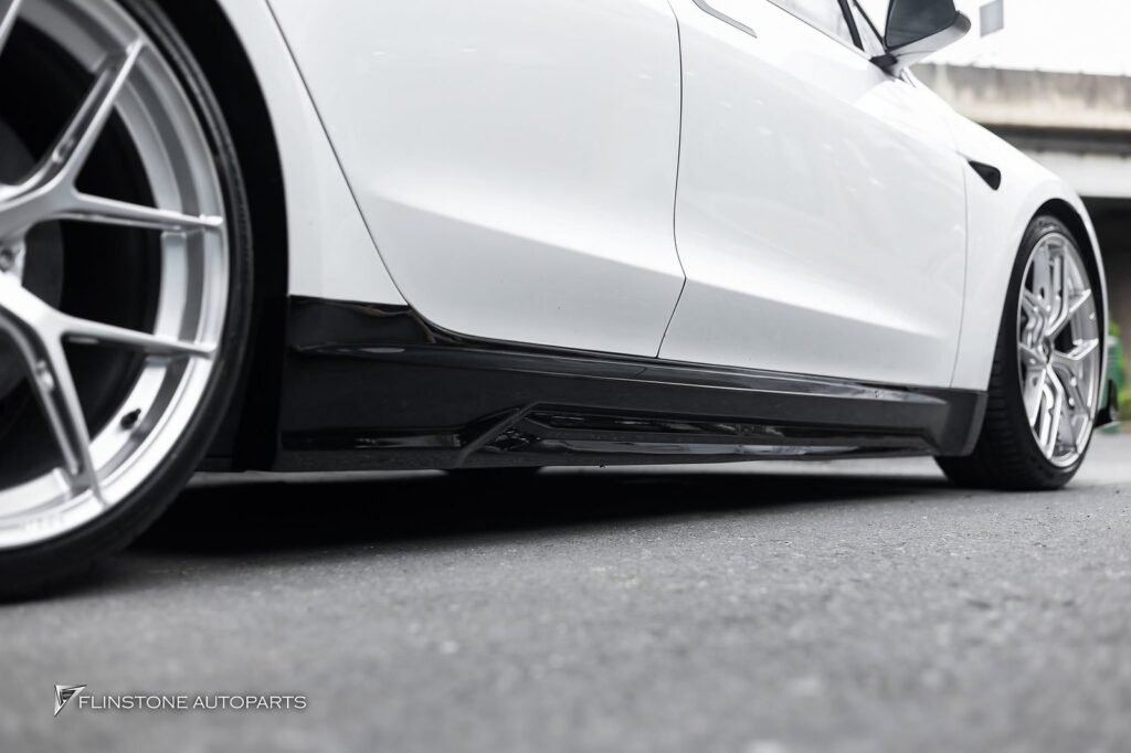 TESLA Model 3 安装正品改装套件 CMST 亮黑配弹簧，来自 EI