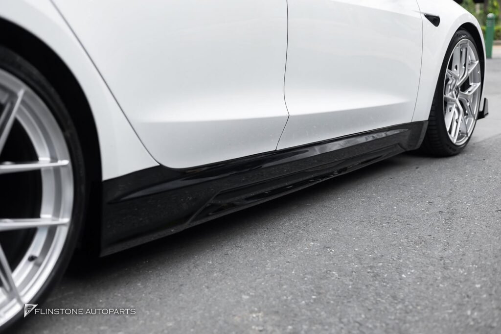 TESLA Model 3 安装正品改装套件 CMST 亮黑配弹簧，来自 EI