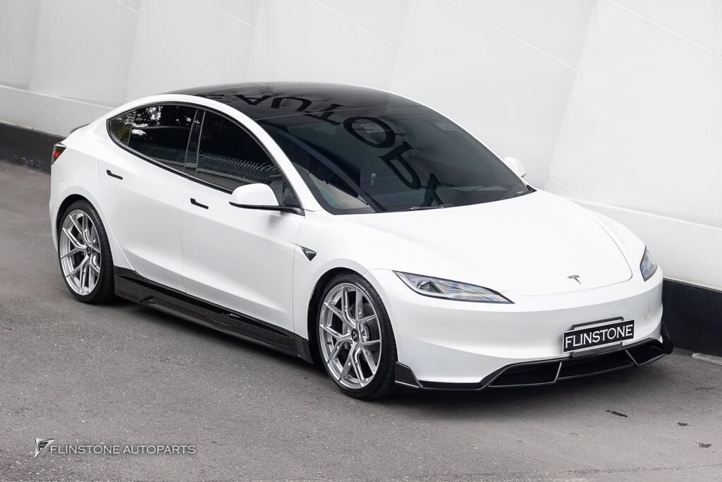 TESLA Model 3 安装正品改装套件 CMST 亮黑配弹簧，来自 EI