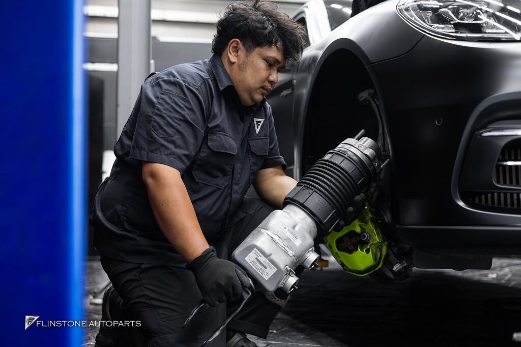PORSCHE Panamera 971 คืนความนุ่มนวลและสปอร์ต: ช่วงล่างกลับมาทำงานได้เต็มประสิทธิภาพ ร
