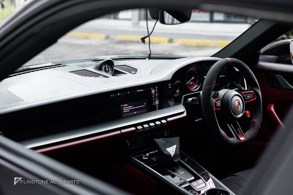 PORSCHE 992 2025+ พวงมาลัยสีแดง CUSTOM ตามแบบในภาพ + นาฬิกาสีแดง STOPWATCH