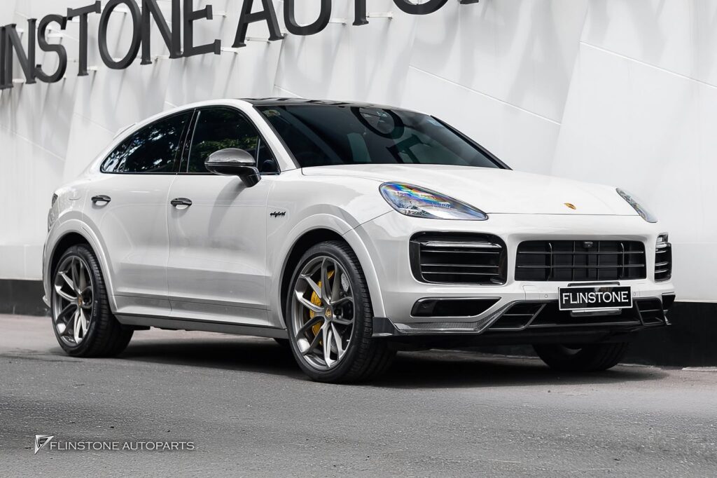 PORSCHE Cayenne ติดตั้งลิ้นหน้าคาร์บอน USUS Autoclave V