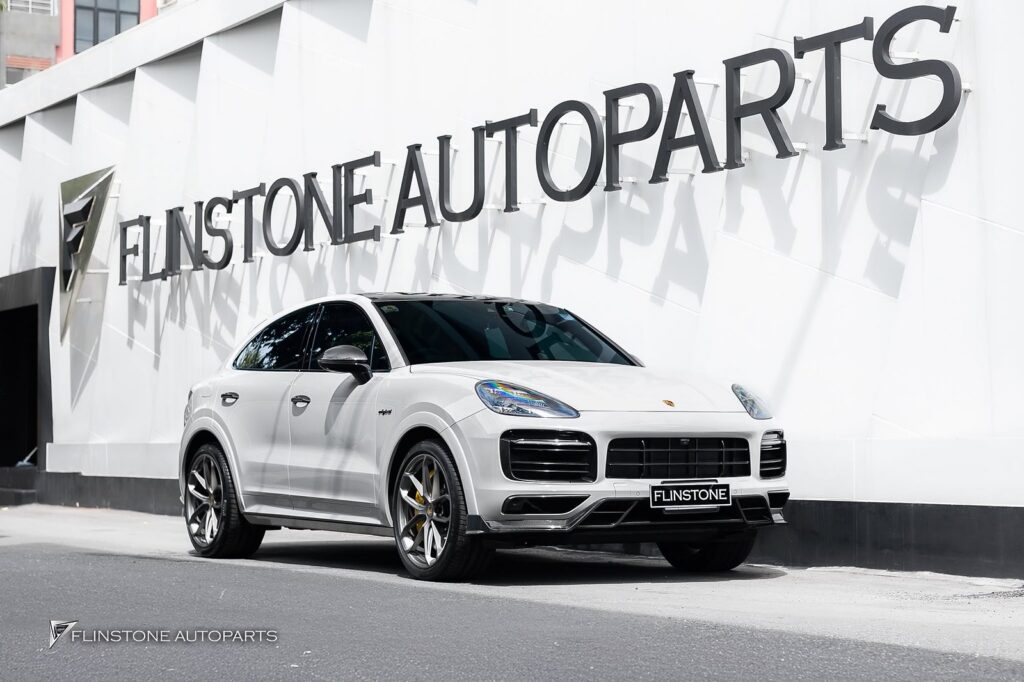 PORSCHE Cayenne ติดตั้งลิ้นหน้าคาร์บอน USUS Autoclave V
