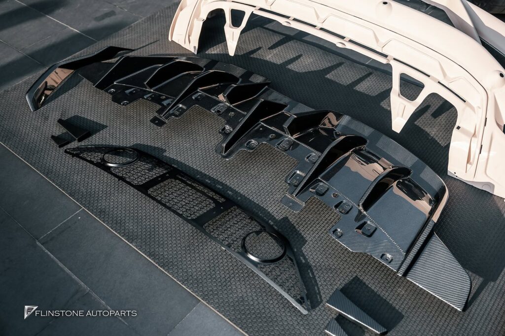 LAMBORGHINI Huracan LP610-4 rear bumper kit upgraded to the model EVO