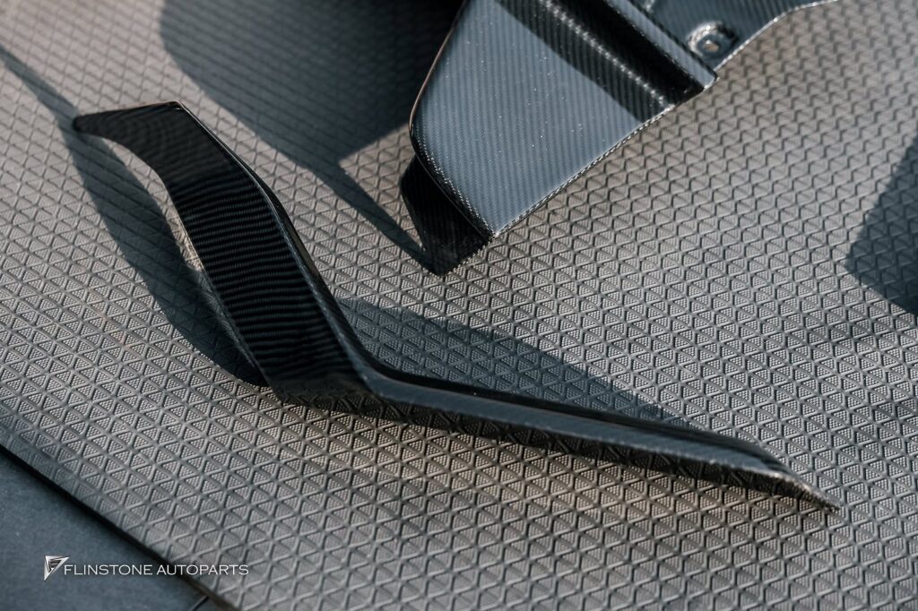 LAMBORGHINI Huracan LP610-4 rear bumper kit upgraded to the model EVO
