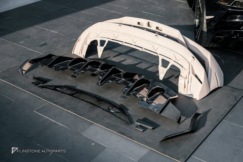 LAMBORGHINI Huracan LP610-4 rear bumper kit upgraded to the model EVO