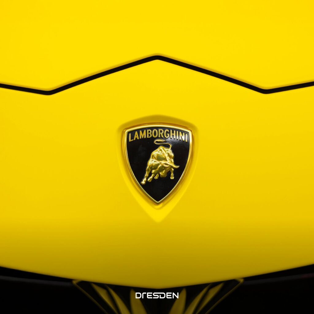 LAMBORGHINI URUS Unleash the Matt Yellow Beast