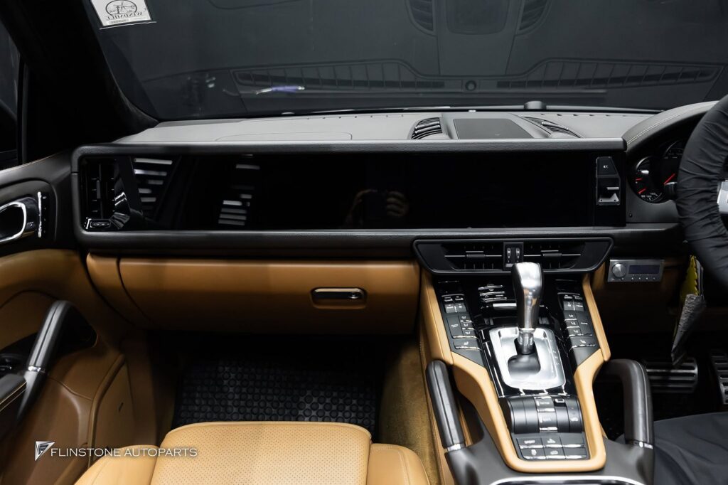 PORSCHE Cayenne 958 เหมือนรุ่นใหม่ปี 2025: หน้าจอดีไซน์ยาวแบบเดียวกับ Cayenne ตัวปัจ