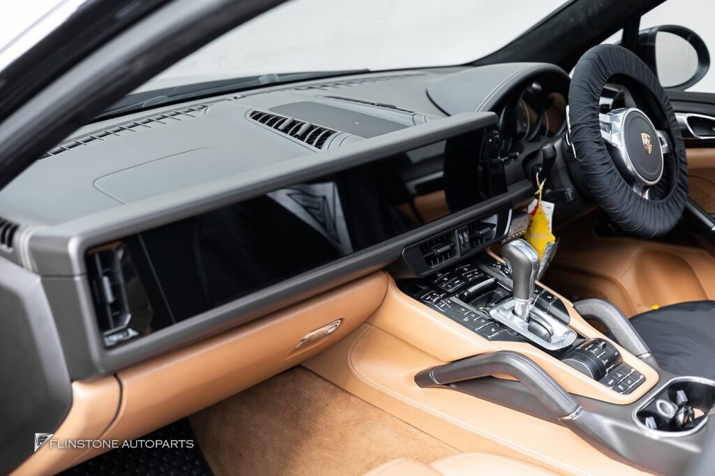 PORSCHE Cayenne 958 เหมือนรุ่นใหม่ปี 2025: หน้าจอดีไซน์ยาวแบบเดียวกับ Cayenne ตัวปัจ