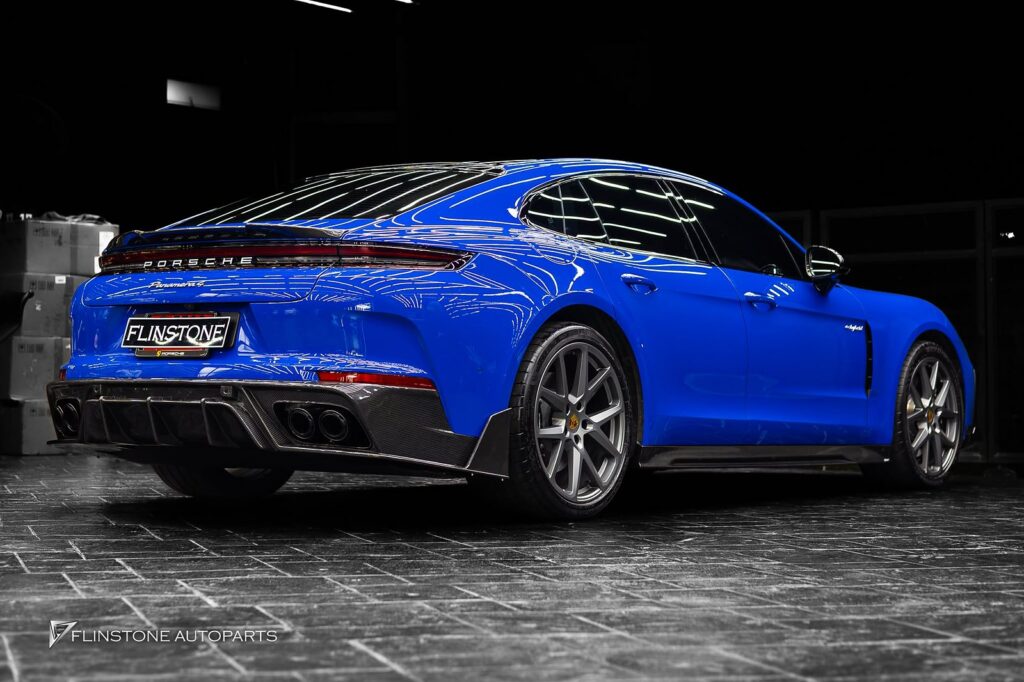 PORSCHE 976 Panamera เกรดสูงสุด: เป็นงานคาร์บอนที่ผ่านกระบวนการผลิตด้วยความร้อนและแรง