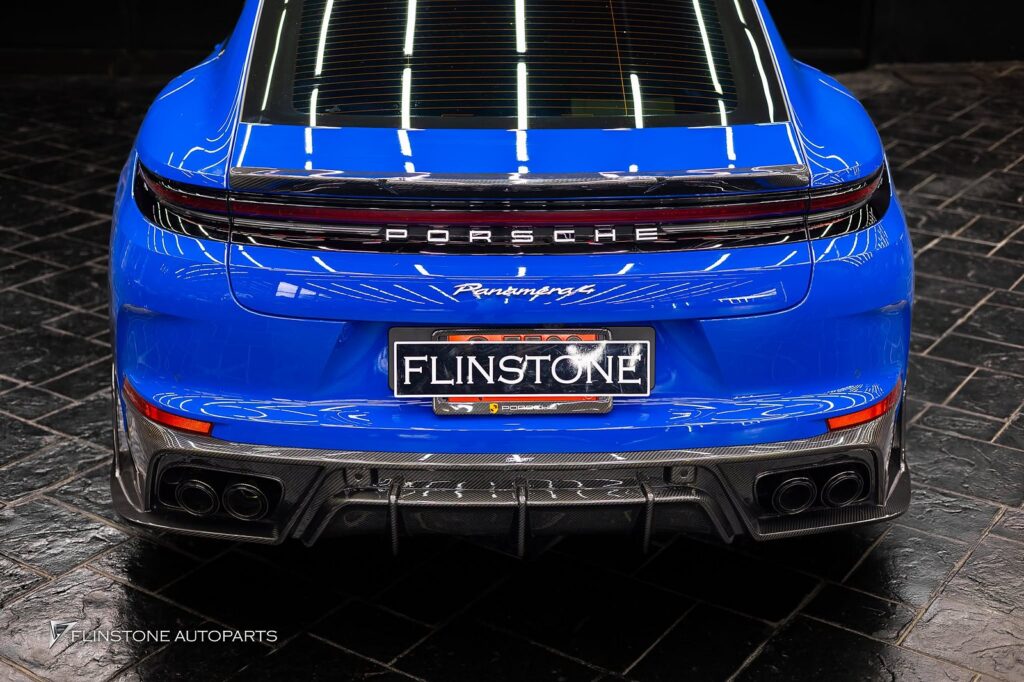 PORSCHE 976 Panamera เกรดสูงสุด: เป็นงานคาร์บอนที่ผ่านกระบวนการผลิตด้วยความร้อนและแรง