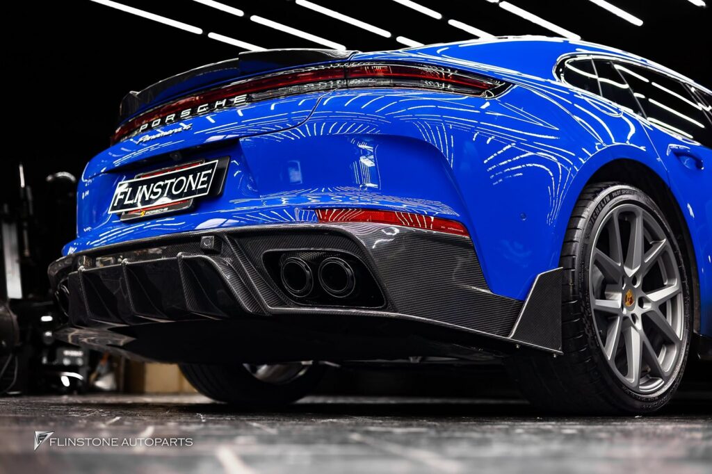 PORSCHE 976 Panamera เกรดสูงสุด: เป็นงานคาร์บอนที่ผ่านกระบวนการผลิตด้วยความร้อนและแรง