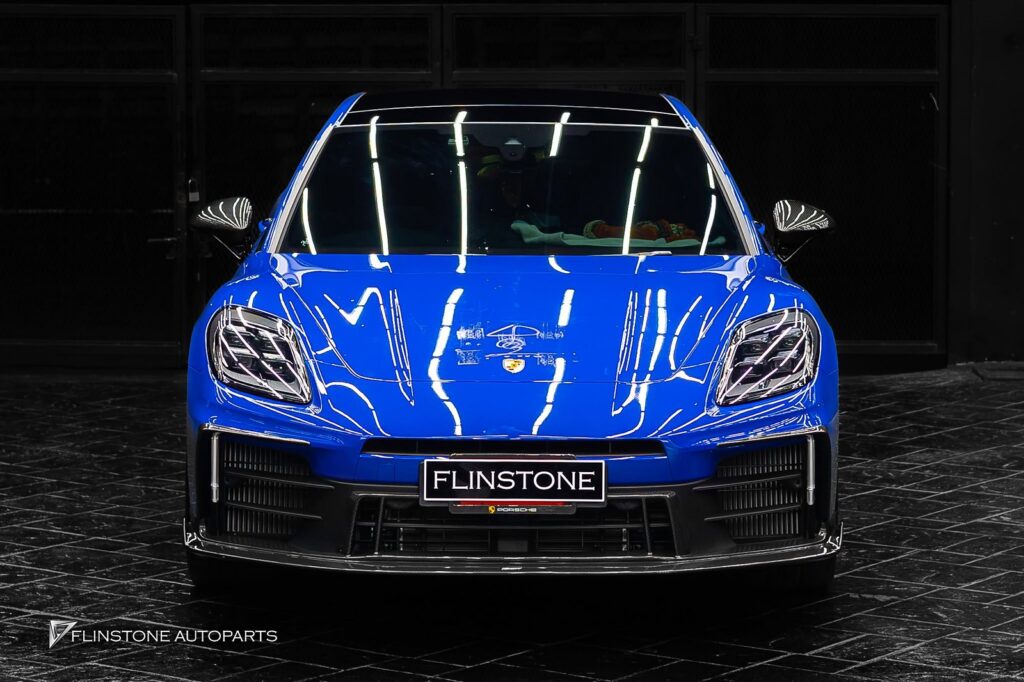 PORSCHE 976 Panamera เกรดสูงสุด: เป็นงานคาร์บอนที่ผ่านกระบวนการผลิตด้วยความร้อนและแรง