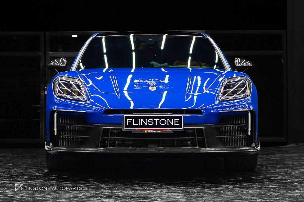 PORSCHE 976 Panamera เกรดสูงสุด: เป็นงานคาร์บอนที่ผ่านกระบวนการผลิตด้วยความร้อนและแรง
